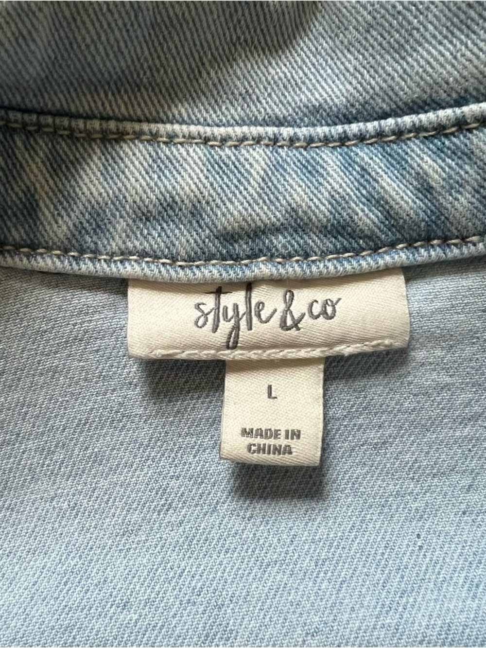 Style & Co Light Wash Cropped Denim Jacket with White Heart Details size Large - Picture 4 of 4